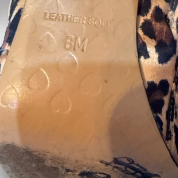 Betsey‎ Johnson Animal Print Heels with Bows - Picture 8 of 8